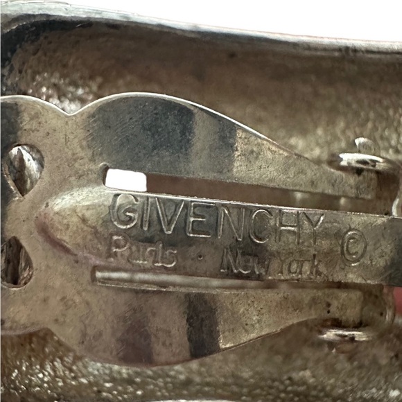 VINTAGE GIVENCHY SILVER CLIP ON - Picture 4 of 6
